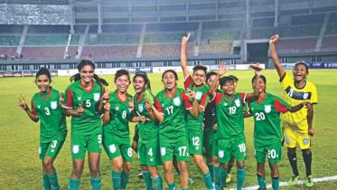 U-16 girls in final round again