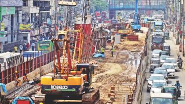 Unabated honking Kazi Nazrul islam Avenue.jpg