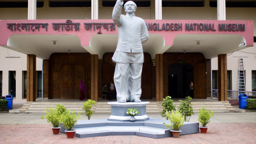 Uttam Ghosh's fiberglass sculpture of Bangabandhu at the BNM entrance (1).jpg