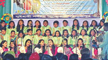 Young singers perform