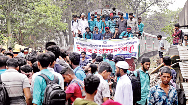 rail blockade by polytechnic students in Bangladesh