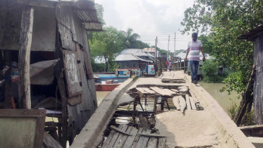 unfit-bridge-gohinkhali-canal.jpg