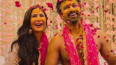 vicky_and_katrina_haldi.jpg