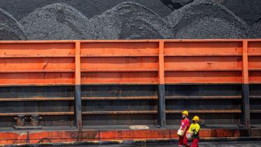 indonesia-to-review-coal-export-ban.jpg