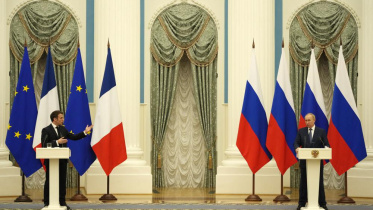 macron-putin-ap.jpg