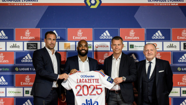 French forward Alexandre Lacazette poses with the team jersey next to Olympique Lyonnais (OL) French president Jean Michel Aulas (2ndR), recruiting director Bruno Cheyrou (L) and Deputy General Director Vincent Ponsot (R) during a press conference to anno