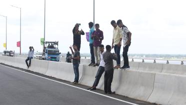 vehicles Stopping punishable offence