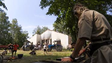 Ukrainian youths rebuild villages by throwing "techno parties"