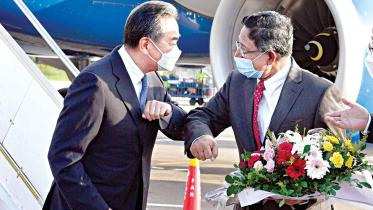 chinese-fm-arrive.jpg