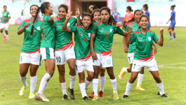 saff_women_footballer_no_cap.png