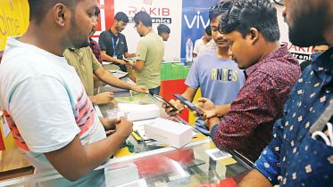 Smartphone shipment shrinks