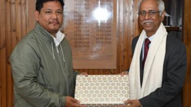 bangladesh_high_commissioner_to_india_md_mustafizur_rahman_presents_a_book_to_chief_minister_of_meghalaya_conrad_sangma_on_17_may_2023.jpg