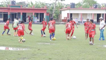 U-17 girls' football team.jpg