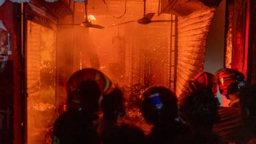 arshadul_hoque_fire_krishi_market_dhaka-02.jpg