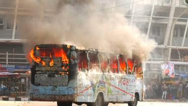 a_bus_was_torched_in_front_of_baitul_mokarram_2.jpg