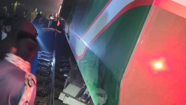 tangail_train_derail_picture-1_copy.jpg