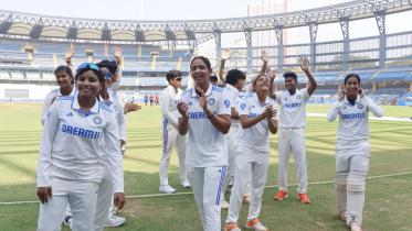Indian women's cricket team.jpg