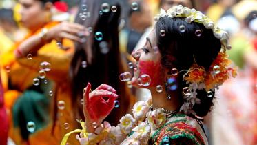 Festival of colours as Charukola welcomes Bashanta