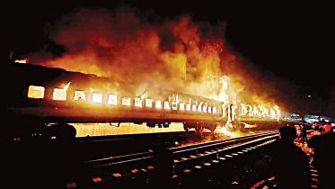 benapole-express-fire.jpg
