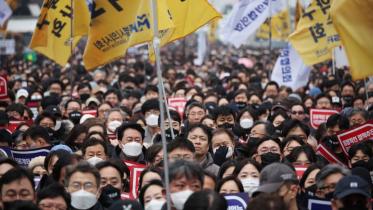 s_korea_doctor_protest.jpg