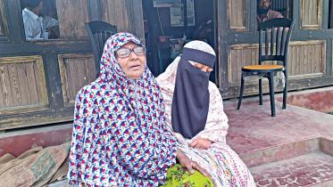mother-and-wife-of-mohammad-ali-hossain.jpg