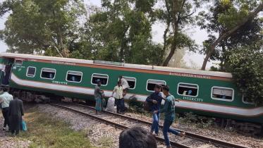 Bijoy Express train derails in Cumilla