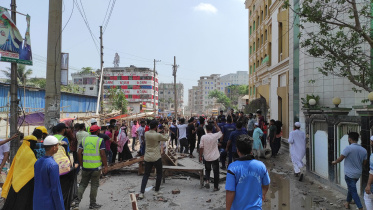 rmg_workers_and_police_clash.jpg