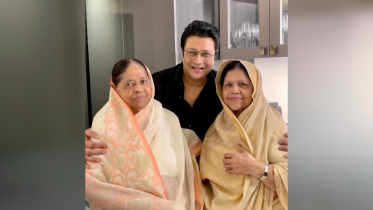 Ferdous Ahmed and his mother.png