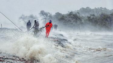 cyclone-remal-khulna.jpg