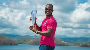 Darren Sammy with T20 WC trophy 