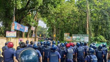 4 CoU students injured in clash with police