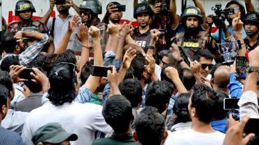 15 hurt at DU Quota protest