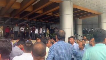 BTRC officials demonstrate at commission office