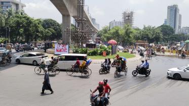 rickshaw movement in Dhaka despite ban