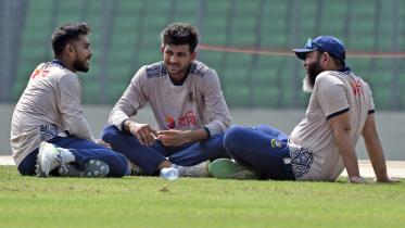 Mehedi Hasan Miraz, Nayeem Hasan, Mushtaq Ahmed.jpg