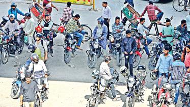 life of ride-sharing drivers in Dhaka
