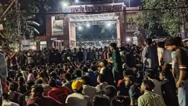 road blocked by Titumir College studentsroad blocked by Titumir College students