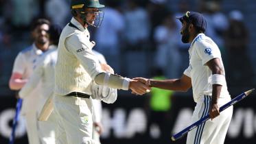 Josh Hazlewood, Jasprit Bumrah.jpg