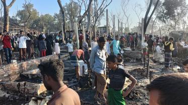 Rohingya refugee camp fire