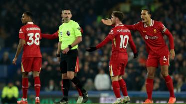 Alexis Mac Allister and Virgil van Dijk.jpg