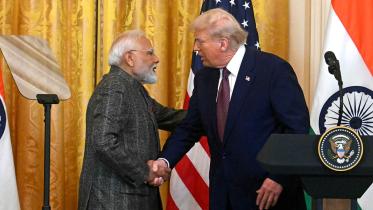 trump_shakes_hands_with_modi.jpg