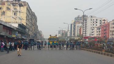 Garment workers lift Banani road blockade