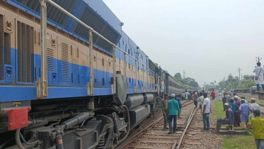 benapole_photo-the_betna_express_train_which_left_benapole_for_mongla_derailed_in_jashore_-14.04.25.jpg