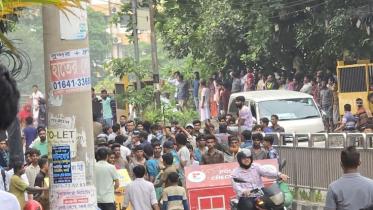 clash over ban on battery-run rickshaws