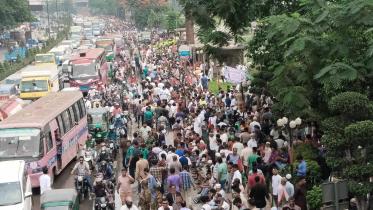 Thousands gather to welcome Khaleda Zia at Dhaka airport