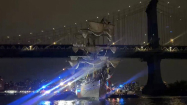 Mexican navy ship strikes Brooklyn Bridge