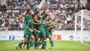 Bangladesh women's football team.jpg