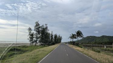 Sea breeze, moon-boats and silent shores — Teknaf in November