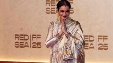 Rekha honoured at Red Sea Festival, recites iconic ‘Umrao Jaan’ shayari