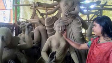 A girl artisans success story in idol crafting.jpg